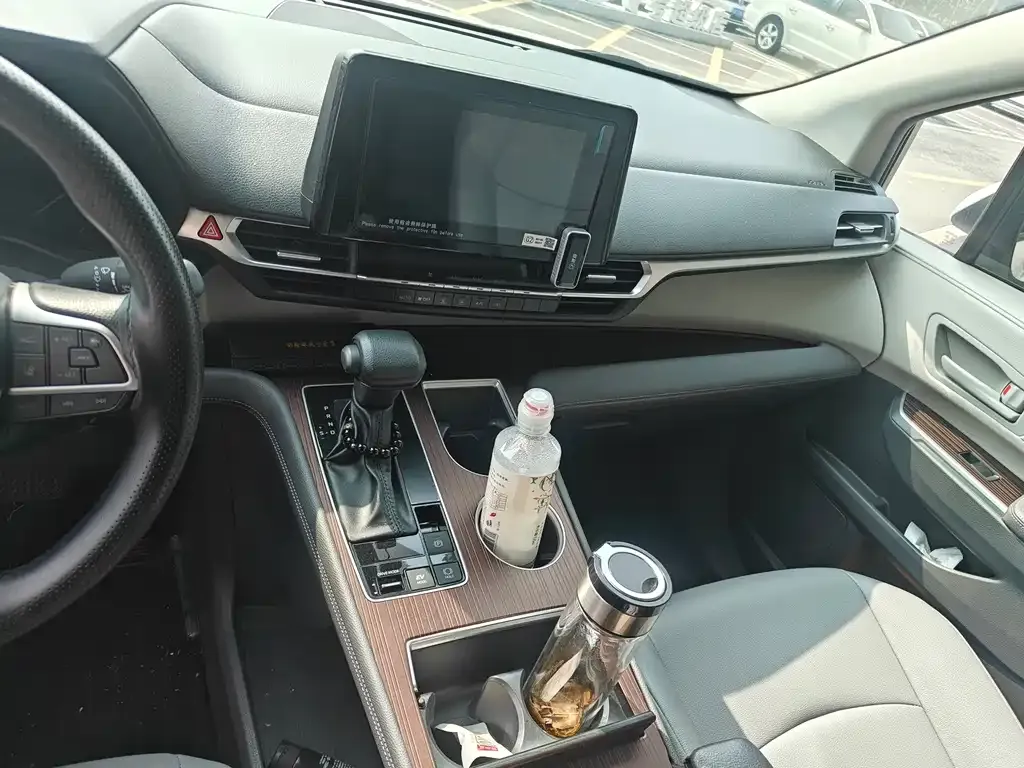 Toyota Granvia 2024 из CN, фото 4