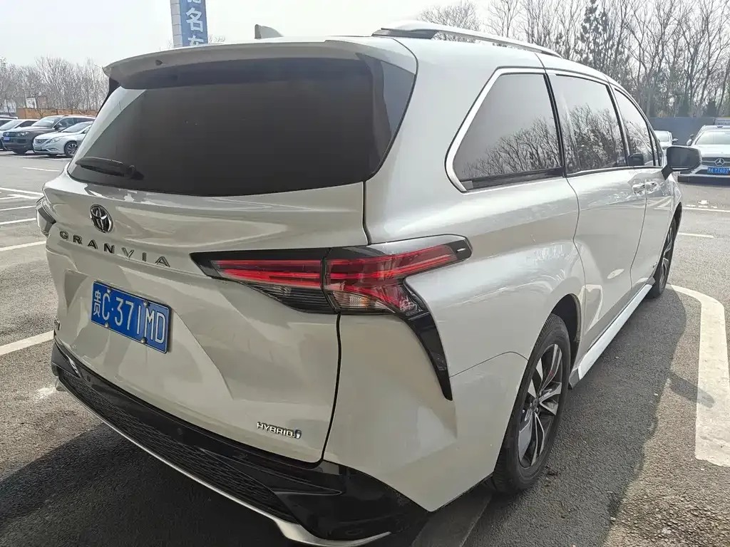 Toyota Granvia 2024 из CN, фото 6