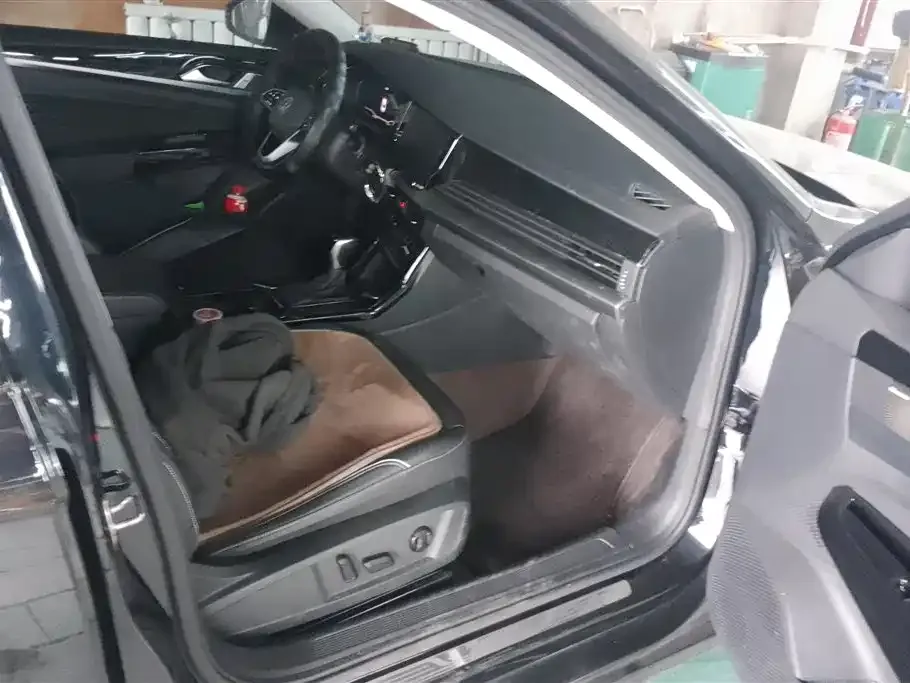 Volkswagen Passat 2023 из CN, фото 10