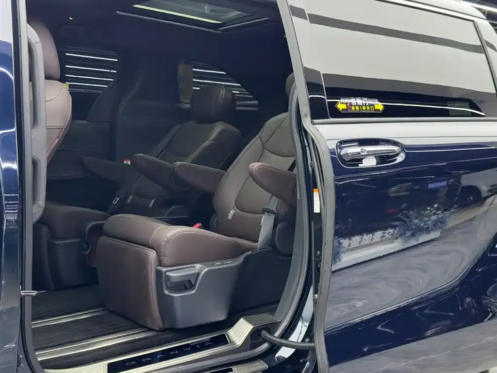 Toyota Granvia 2023 из CN, фото 7
