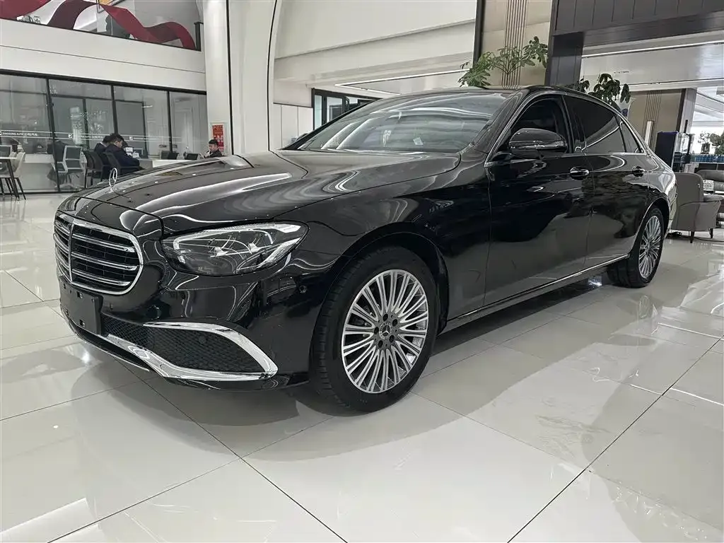 Mercedes-Benz E-Class — фото 1
