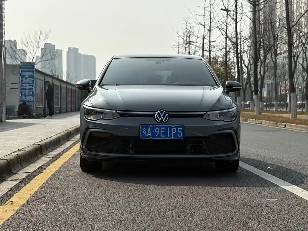 Volkswagen Golf 2023 из CN, фото 2