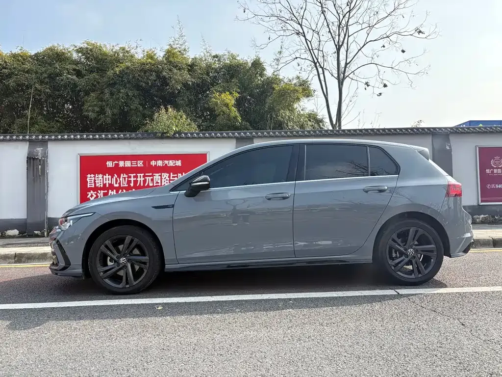 Volkswagen Golf 2023 из CN, фото 10