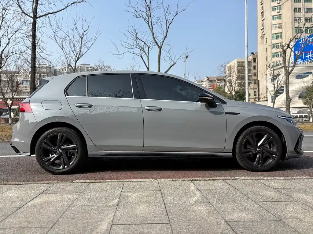 Volkswagen Golf 2023 из CN, фото 3