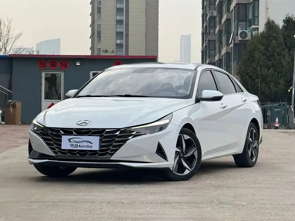 Hyundai Elantra 2023 из CN, фото 1