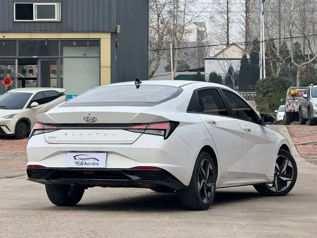Hyundai Elantra 2023 из CN, фото 10