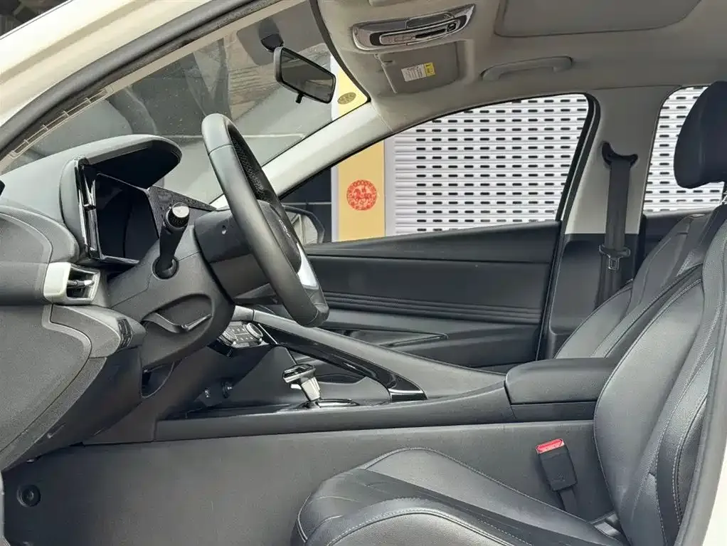 Hyundai Elantra 2023 из CN, фото 6