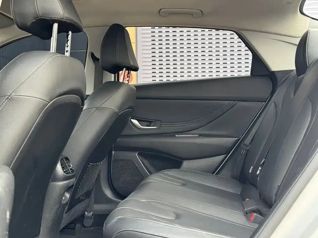 Hyundai Elantra 2023 из CN, фото 5