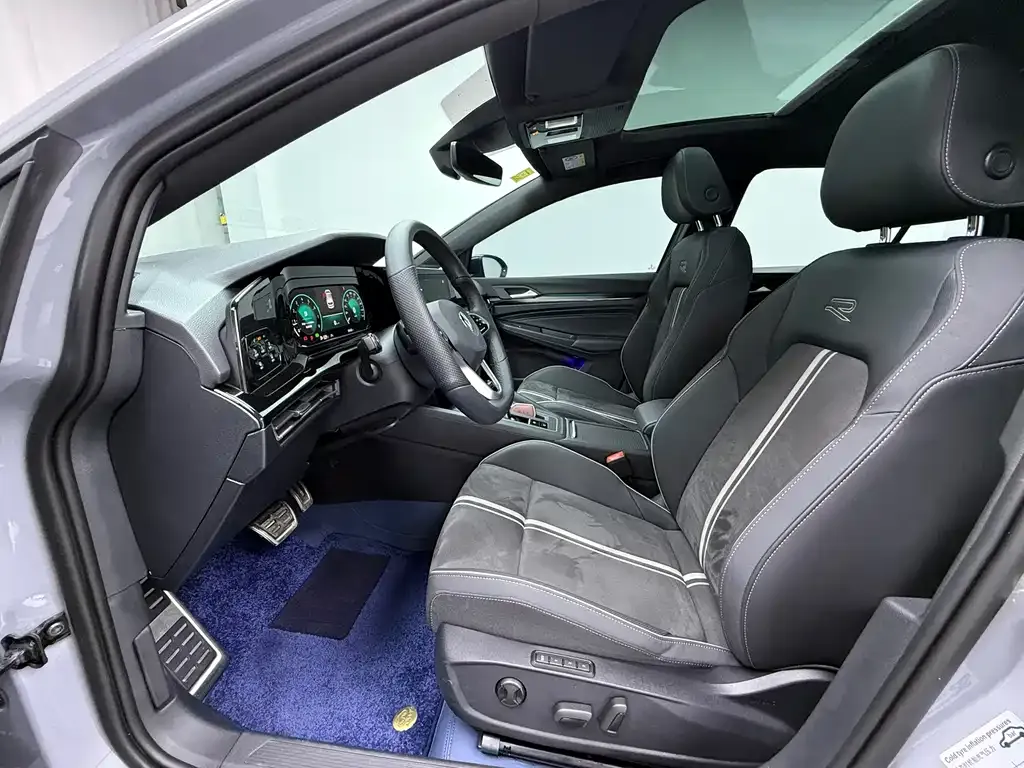 Volkswagen Golf 2024 из CN, фото 7