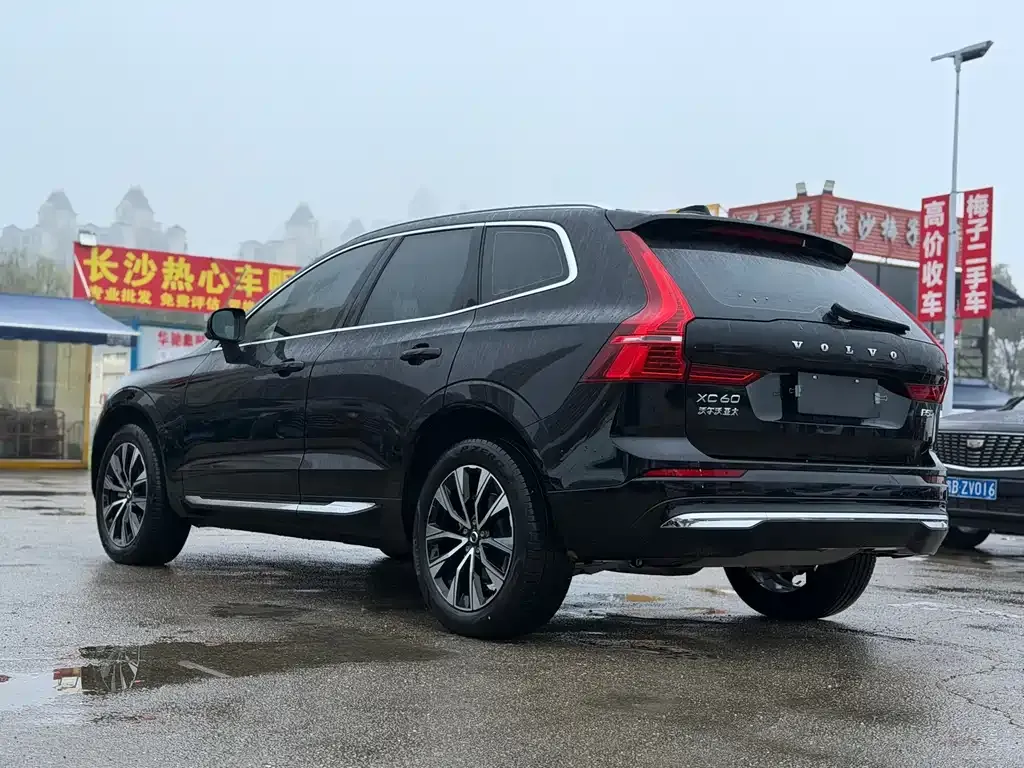 Volvo XC60 — фото 4