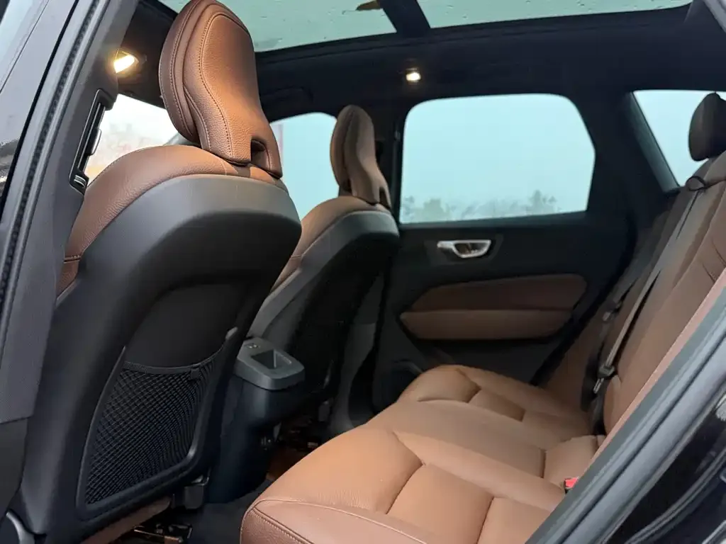Volvo XC60 — фото 2