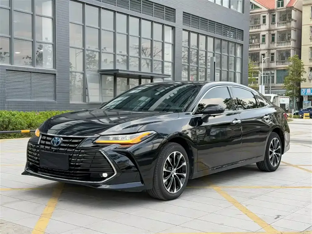 Toyota Avalon — фото 1