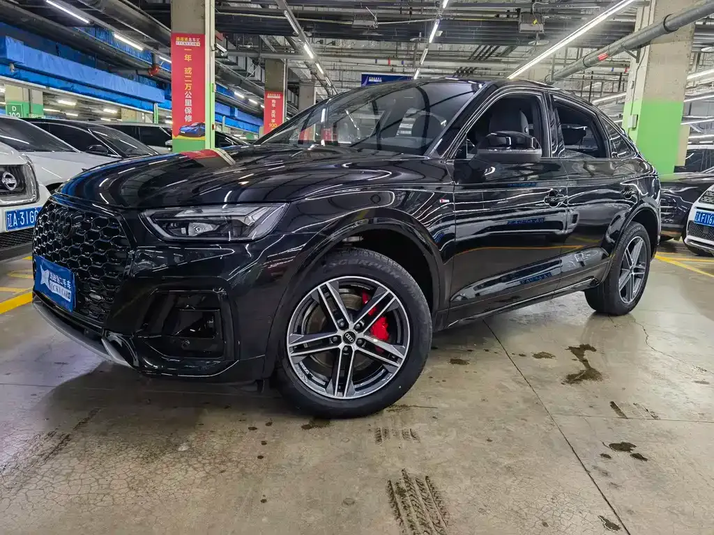 Audi Q5L Sportback — фото 1
