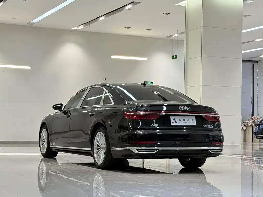 Audi A8 — фото 7
