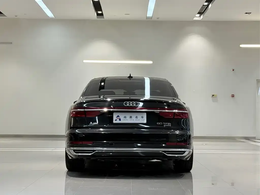 Audi A8 — фото 2