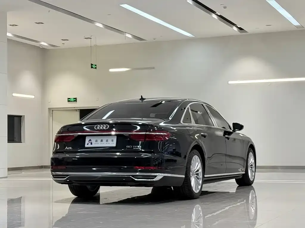 Audi A8 — фото 3