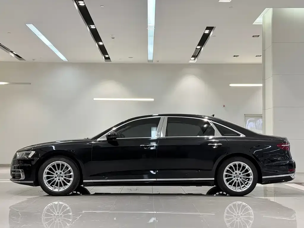 Audi A8 — фото 6