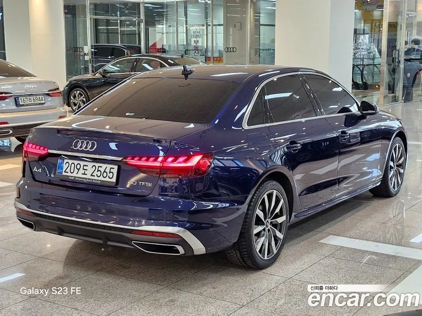 Audi A4 — фото 5