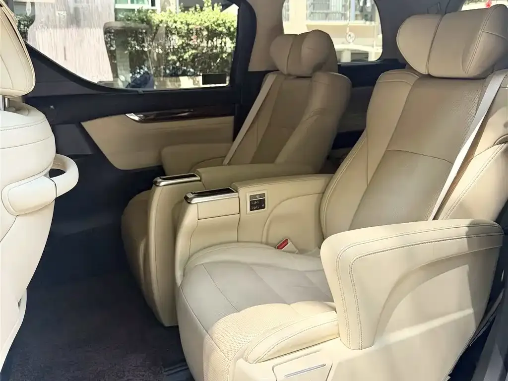 Toyota Alphard 2022 из CN, фото 4