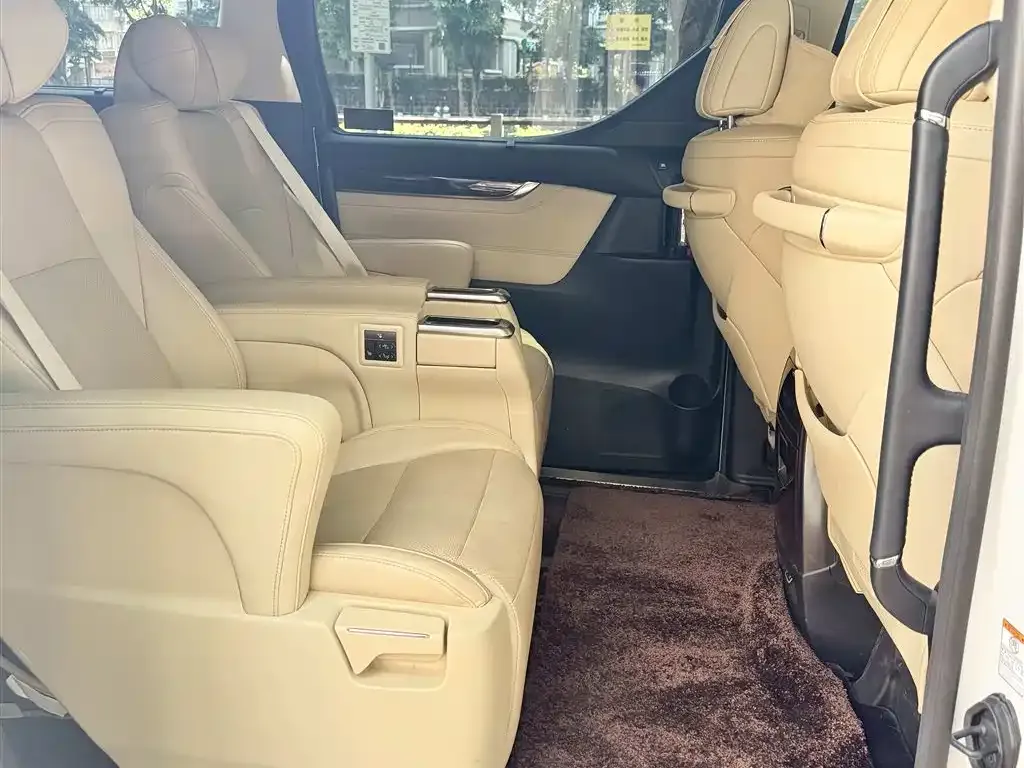 Toyota Alphard 2022 из CN, фото 7