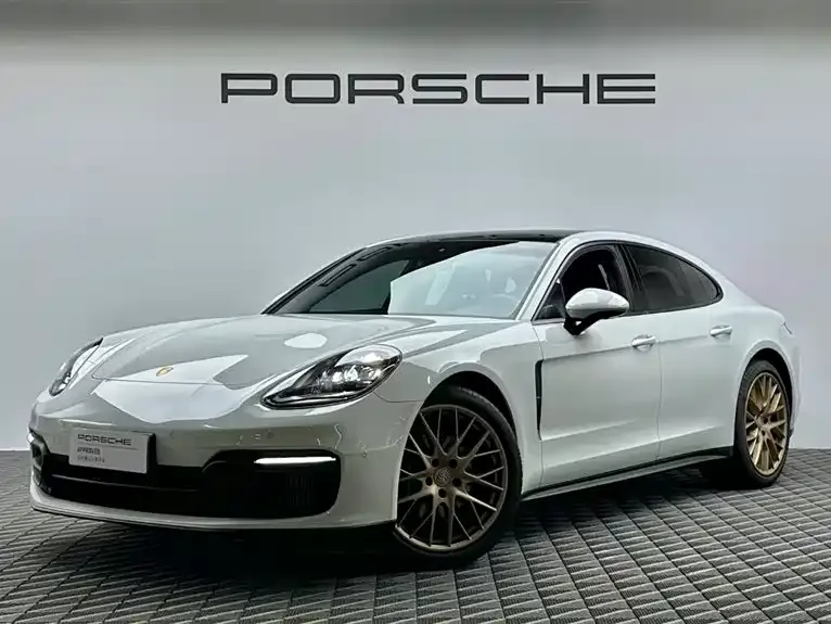 Porsche Panamera — фото 1