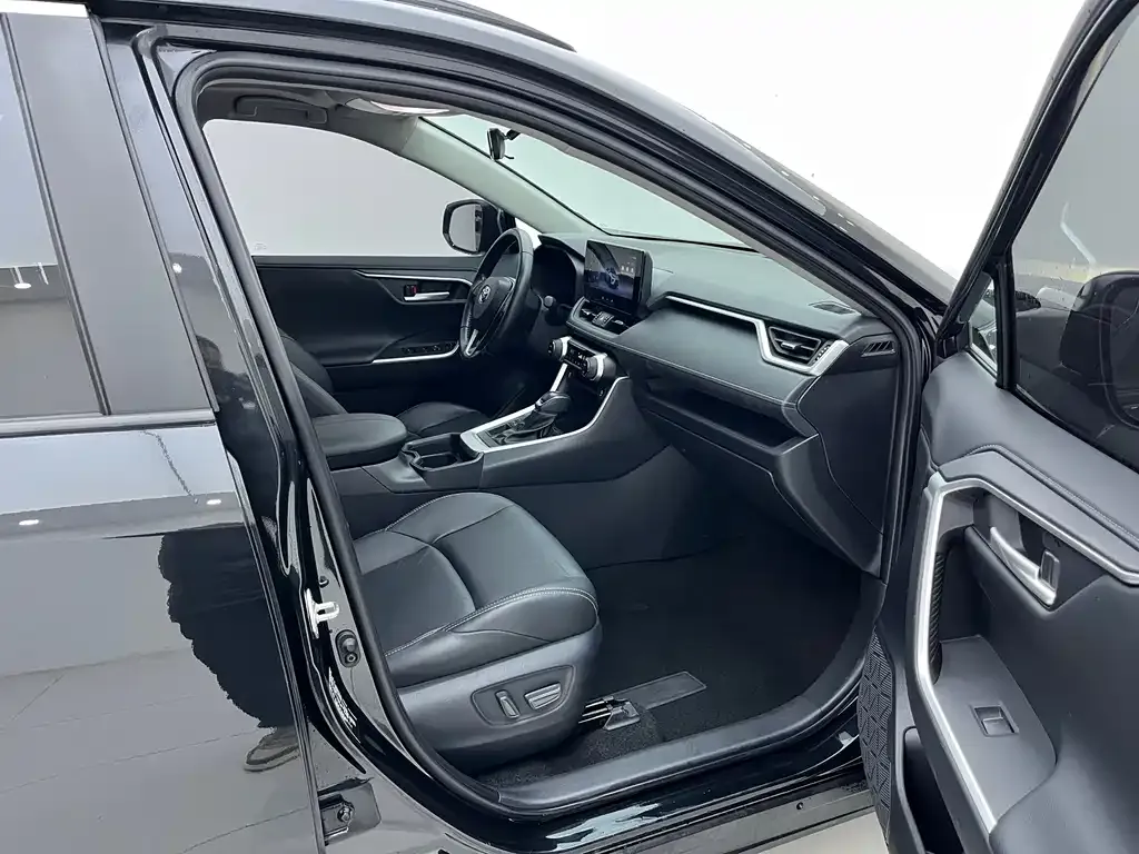 Toyota Wildlander 2023 из CN, фото 4
