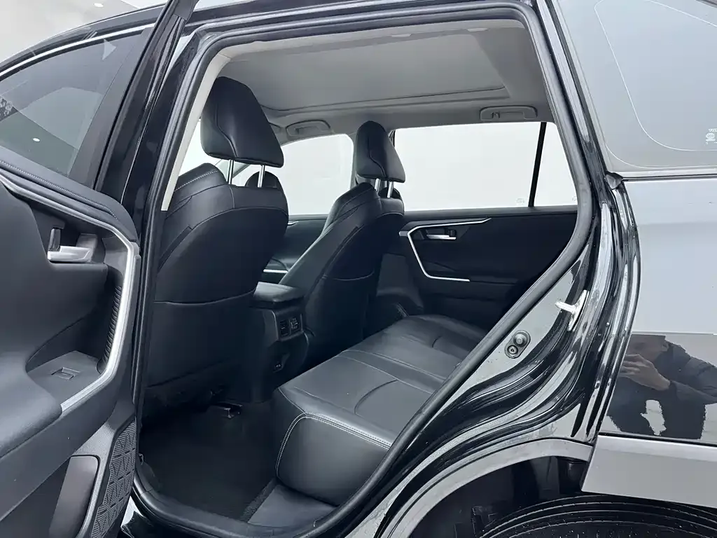 Toyota Wildlander 2023 из CN, фото 10