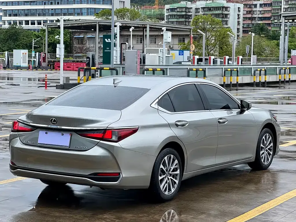 Lexus ES — фото 8