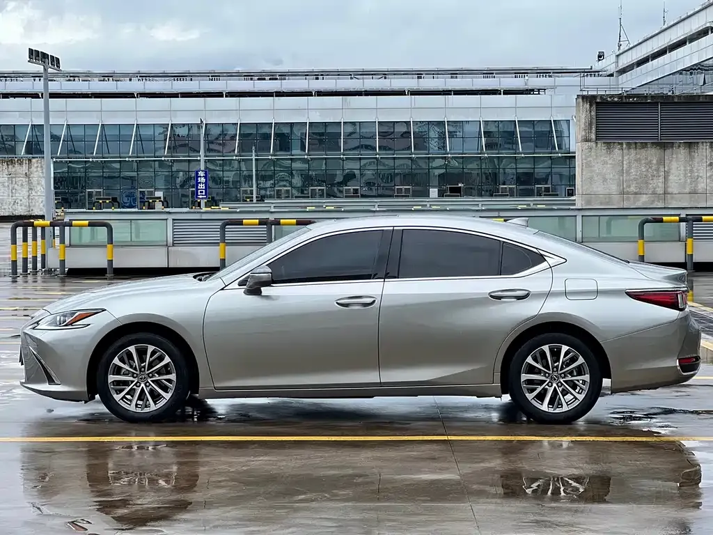 Lexus ES — фото 10