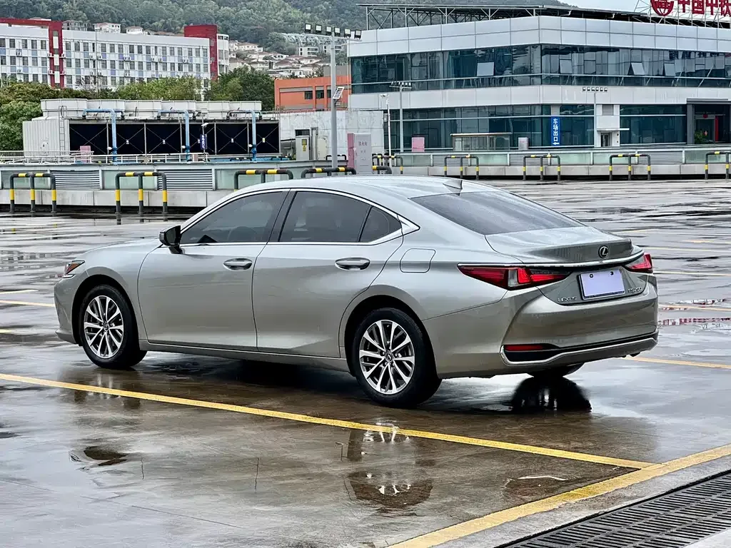 Lexus ES — фото 7