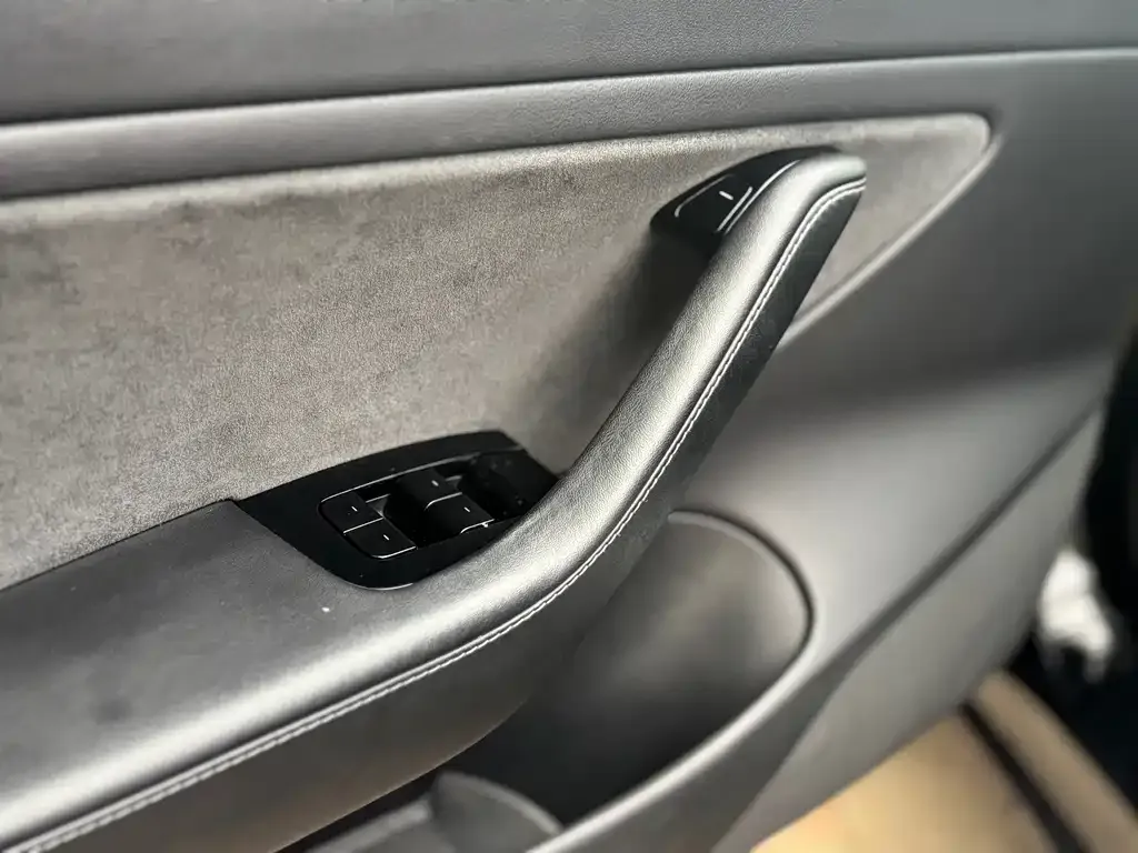 Tesla Model 3 — фото 3