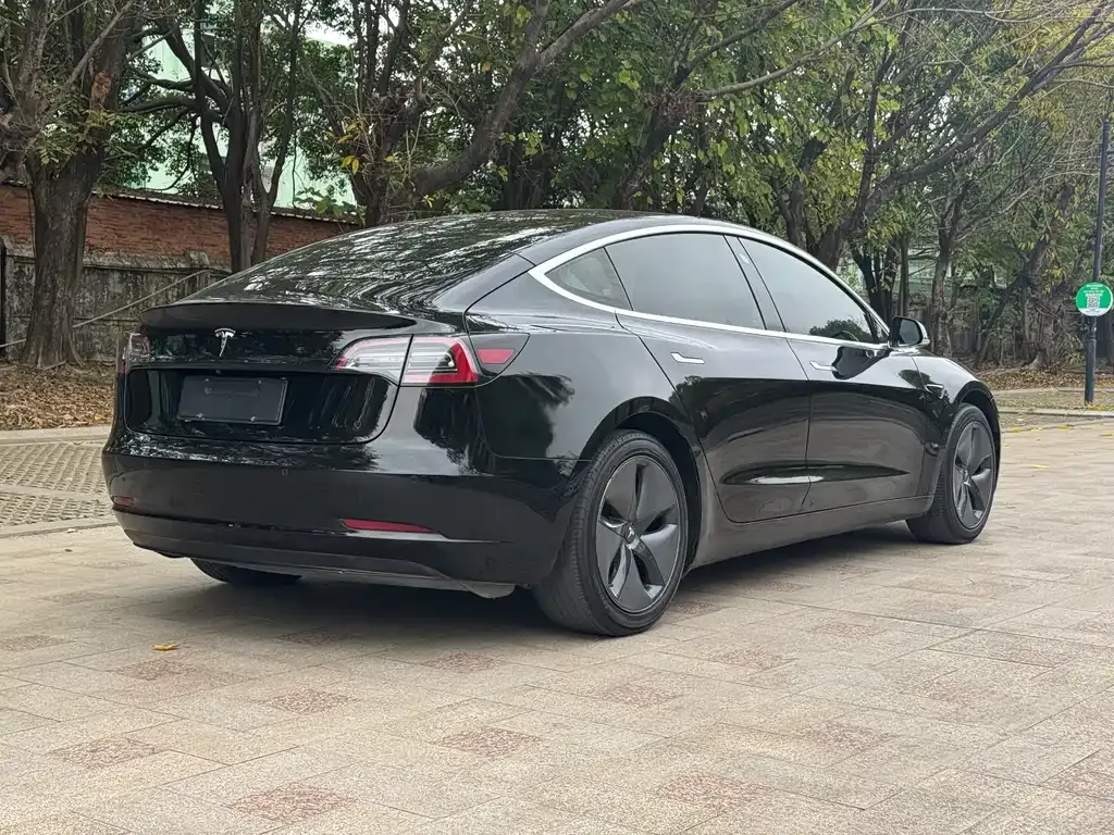 Tesla Model 3 — фото 6