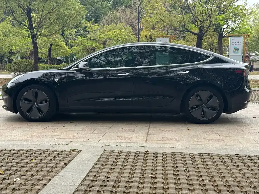 Tesla Model 3 — фото 10