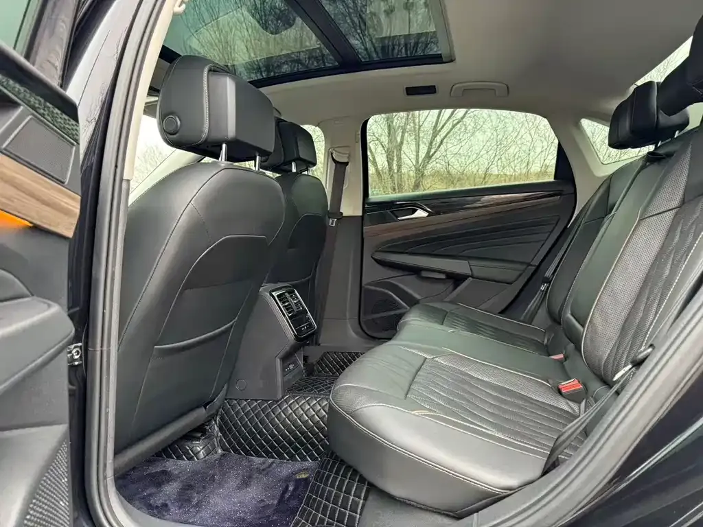 Volkswagen Passat 2021 из CN, фото 4