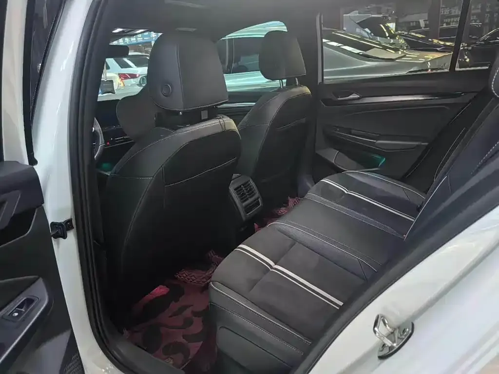Volkswagen Golf 2021 из CN, фото 4