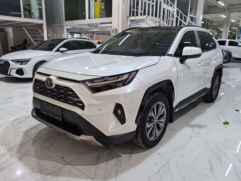Toyota RAV4 — фото 1