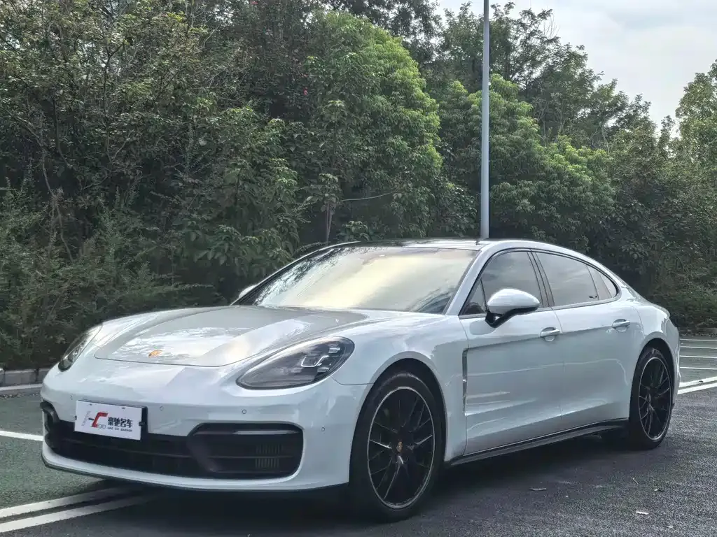 Porsche Panamera — фото 1