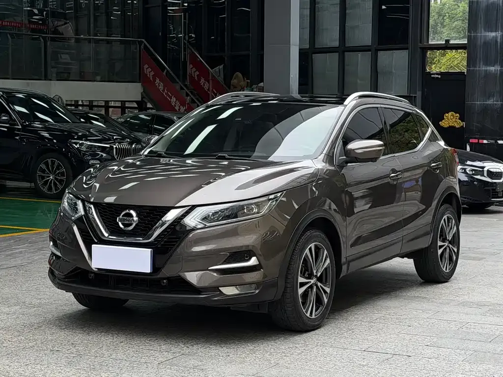Nissan Qashqai — фото 1
