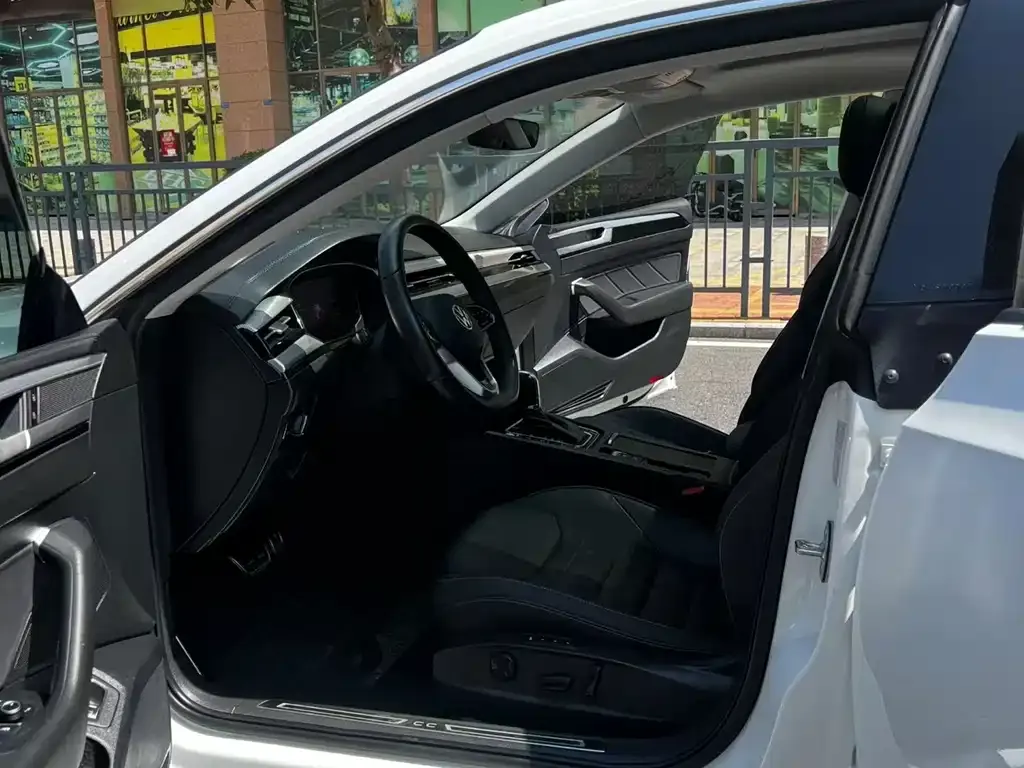 Volkswagen CC 2023 из CN, фото 8