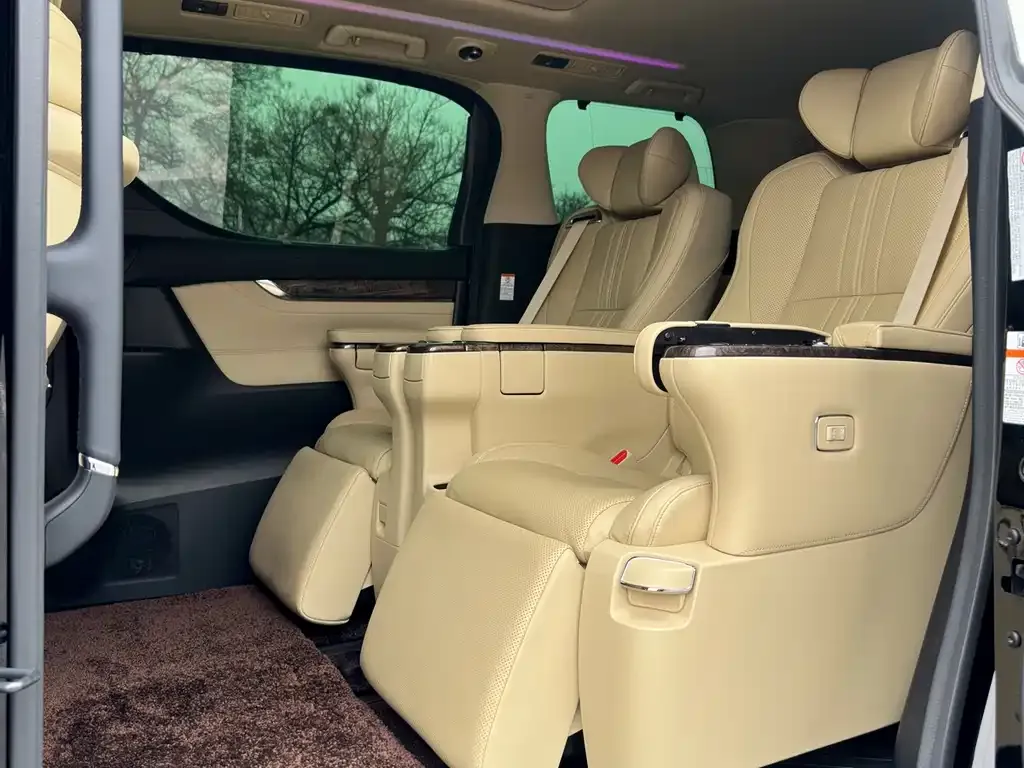 Toyota Alphard 2021 из CN, фото 2