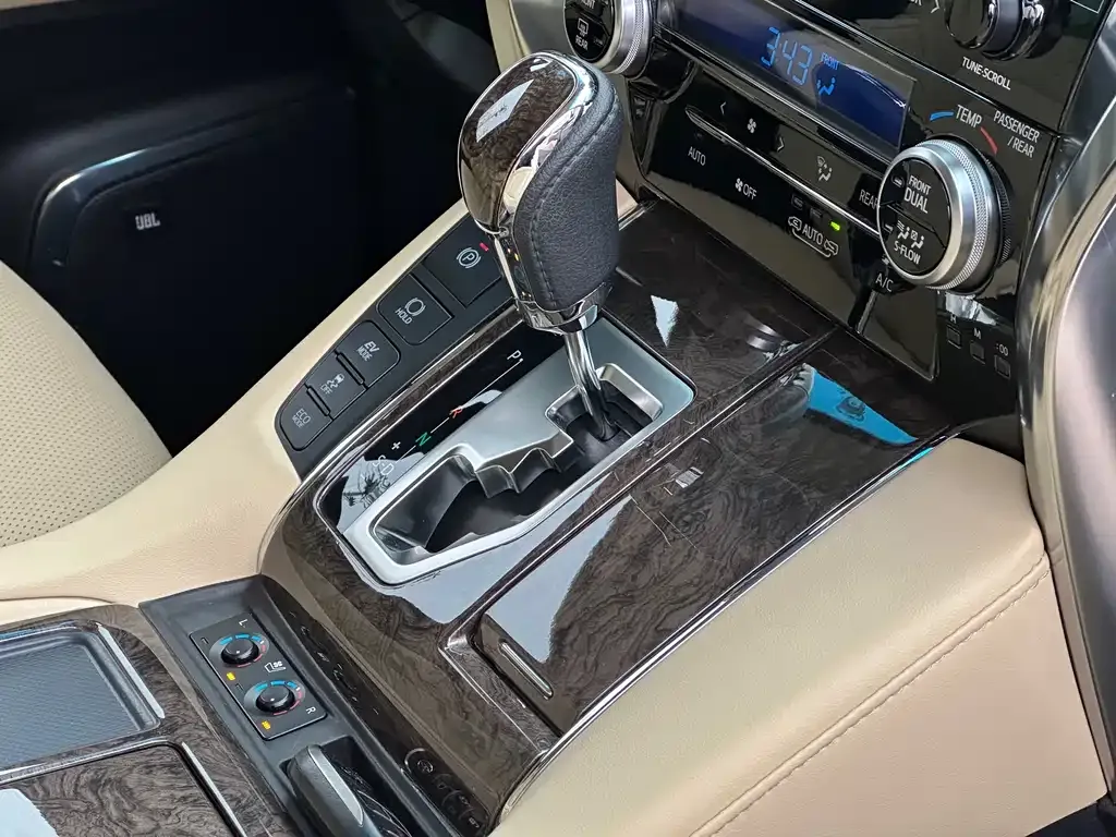 Toyota Alphard 2021 из CN, фото 8