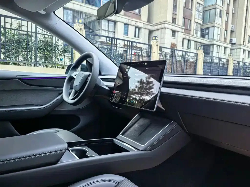 Tesla Model Y — фото 2
