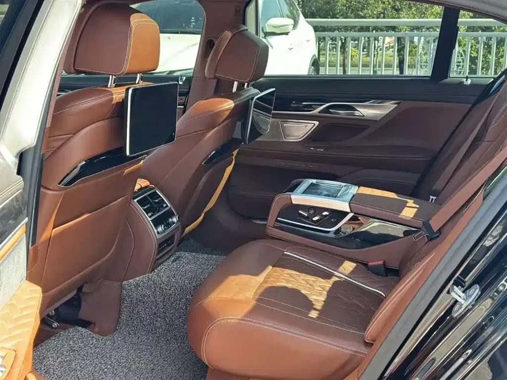 BMW 7 Series — фото 3