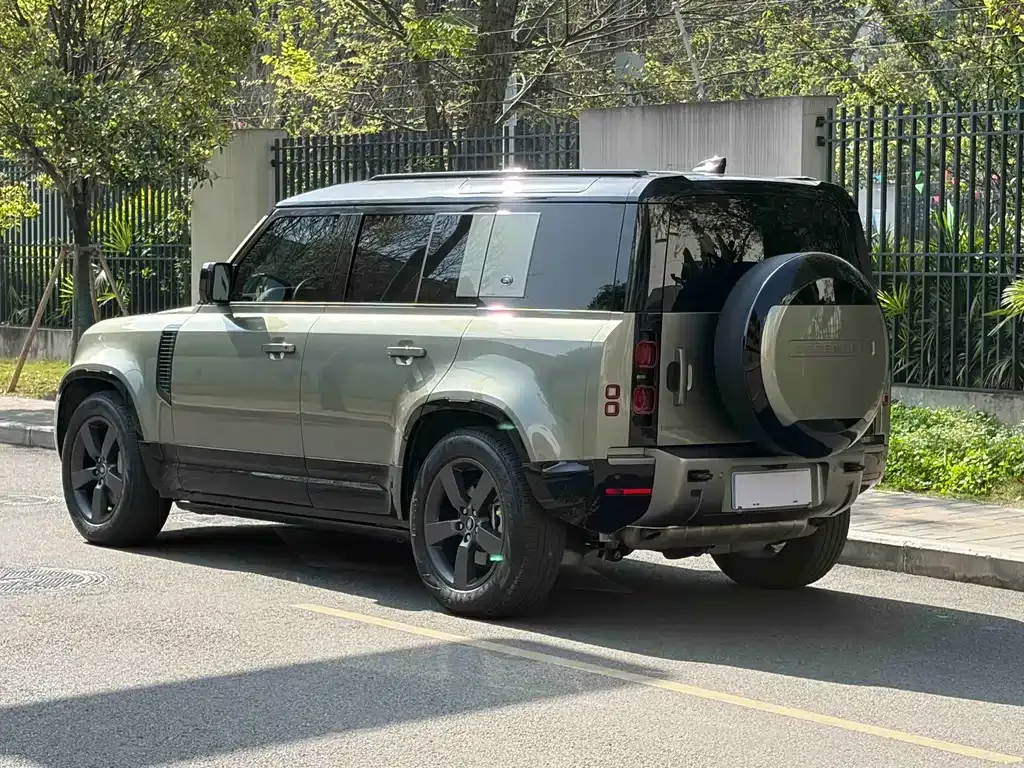 Land Rover Defender — фото 10
