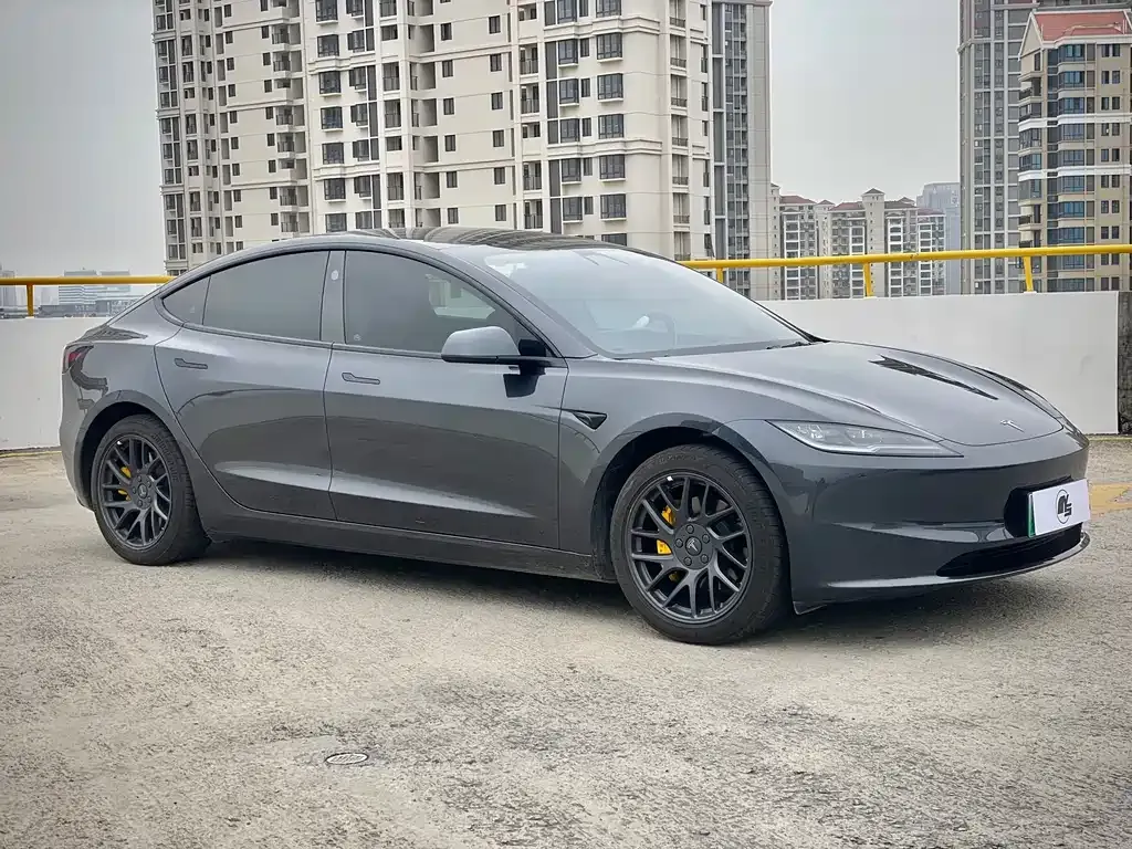 Tesla Model 3 — фото 9