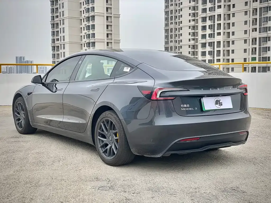 Tesla Model 3 — фото 10