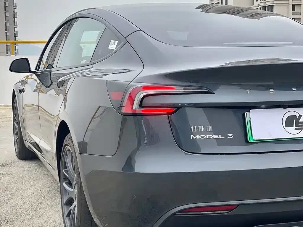 Tesla Model 3 — фото 7