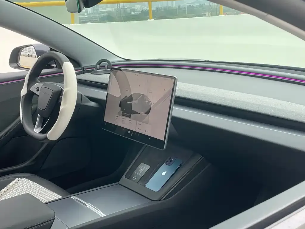 Tesla Model 3 — фото 2