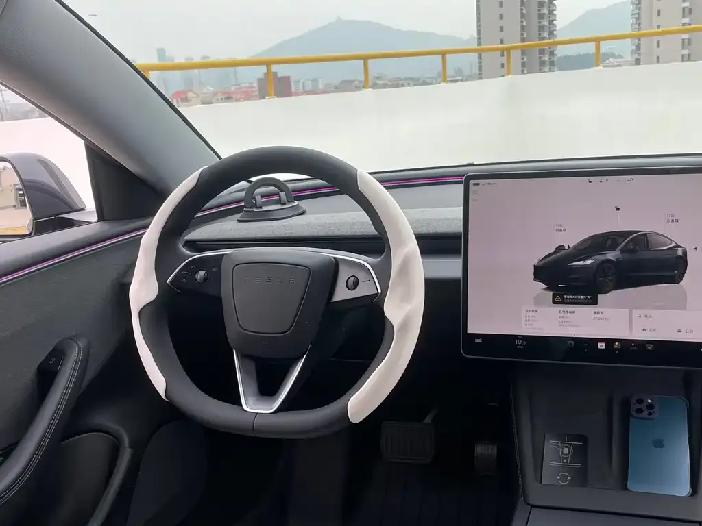 Tesla Model 3 — фото 3