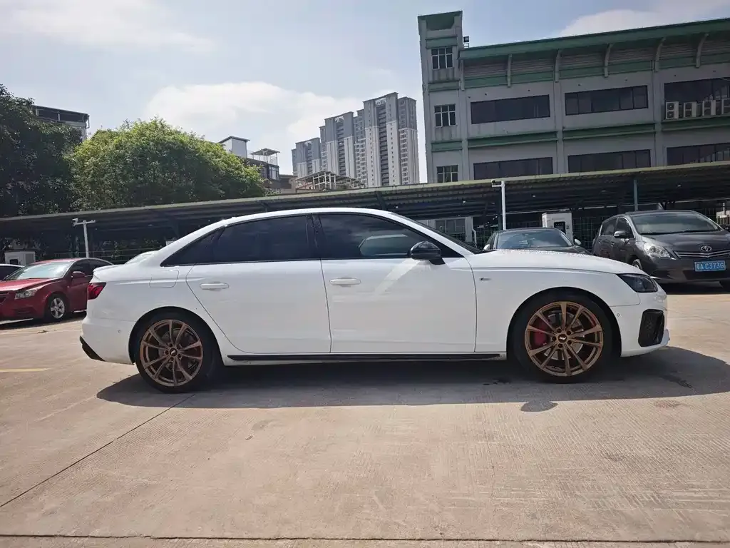 Audi A4L 2023 из CN, фото 4